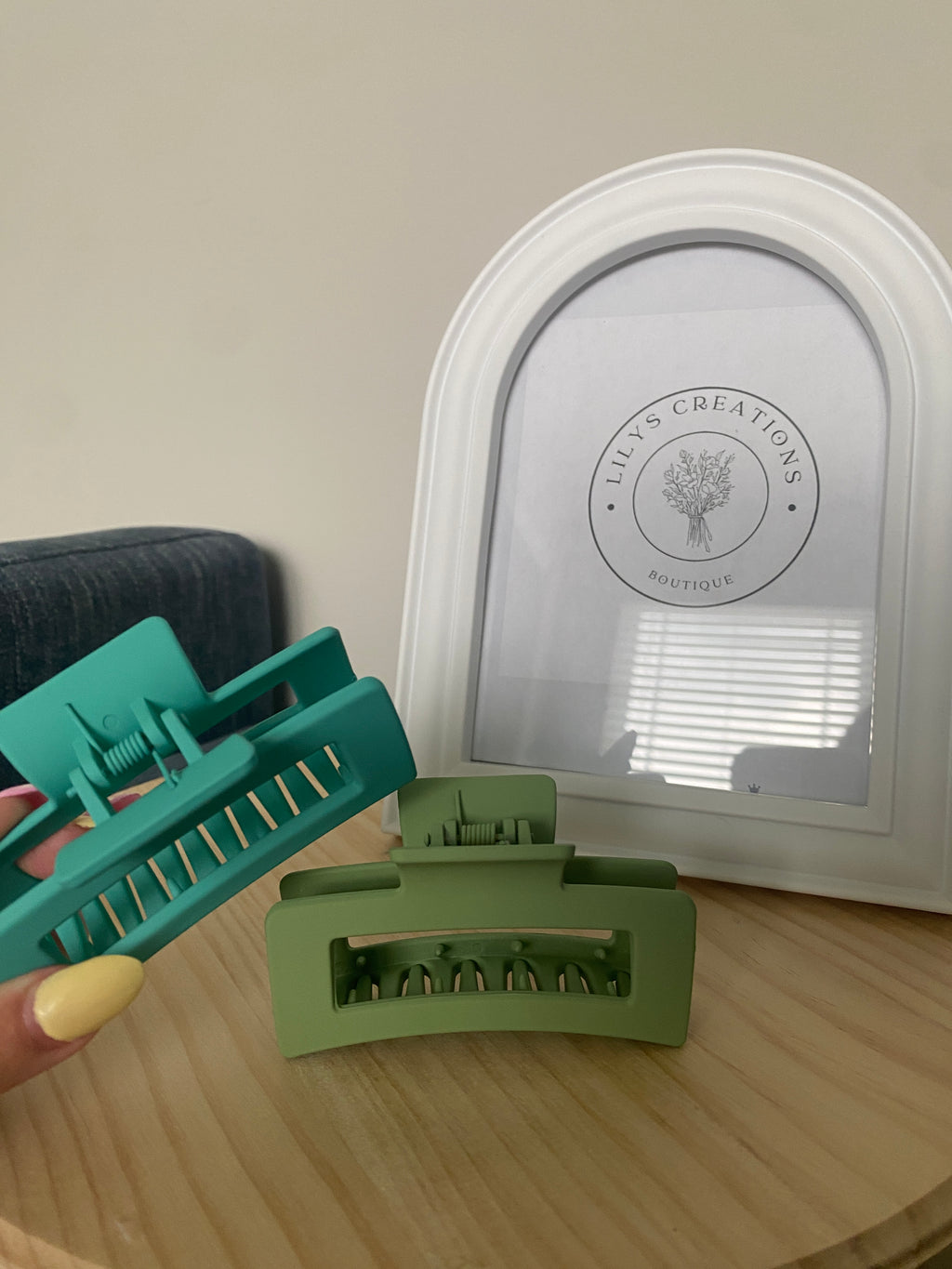 Claw clips